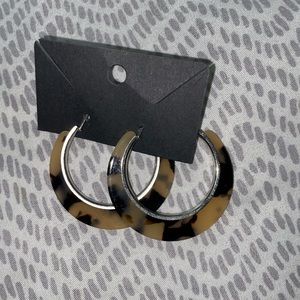 Brown and black resins earrings